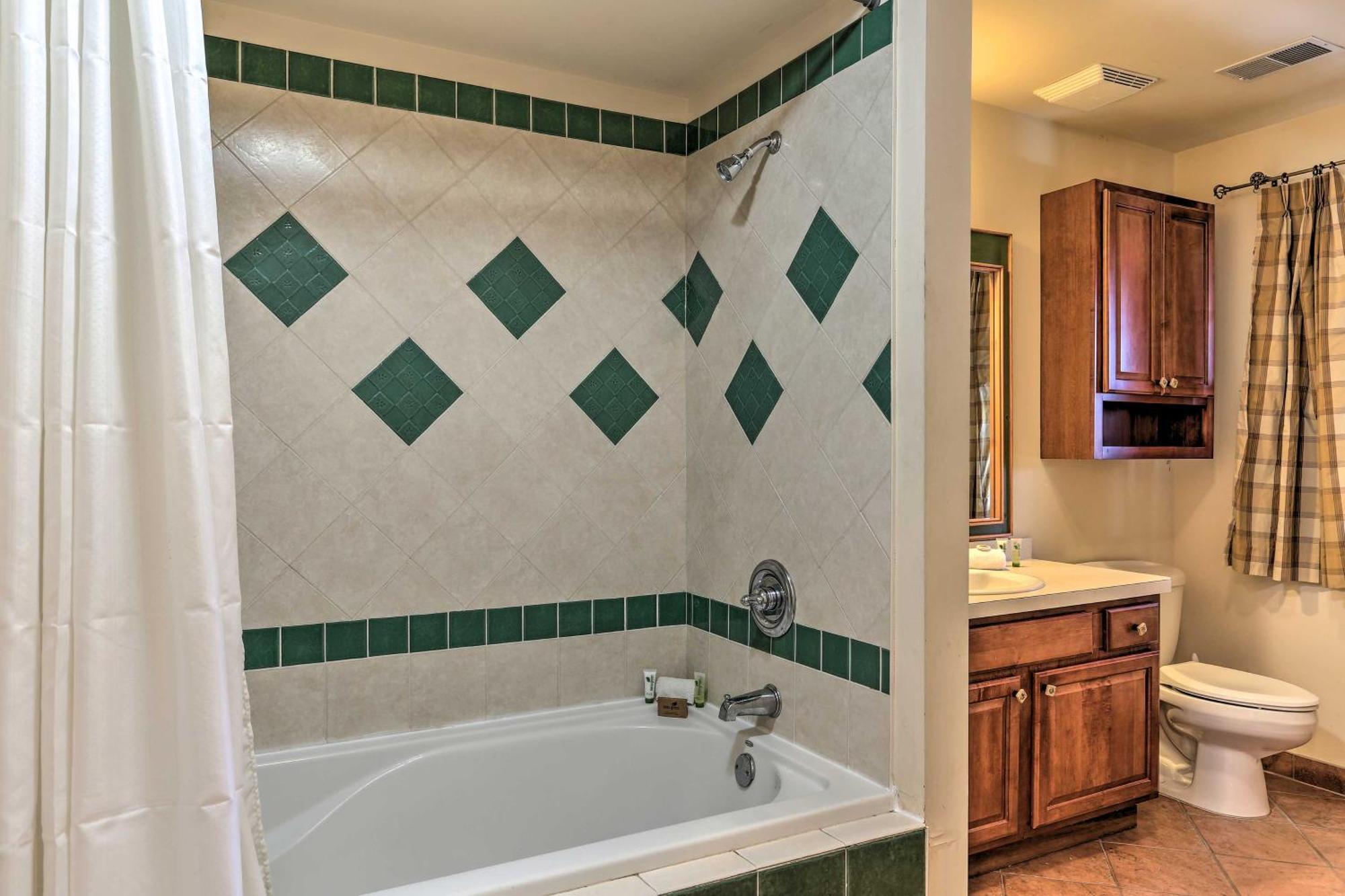Mountain Creek Resort Home - Hot Tub And Pool Access Vernon Luaran gambar
